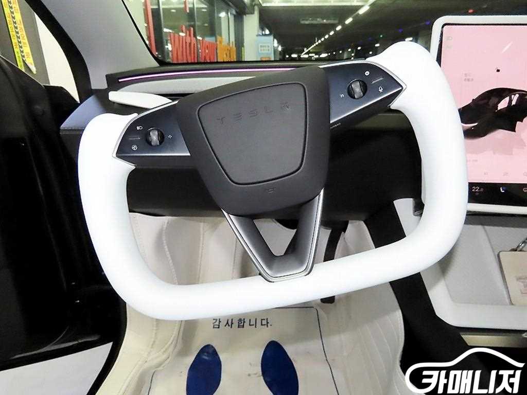 테슬라 모델 Y RWD 썸네일 8