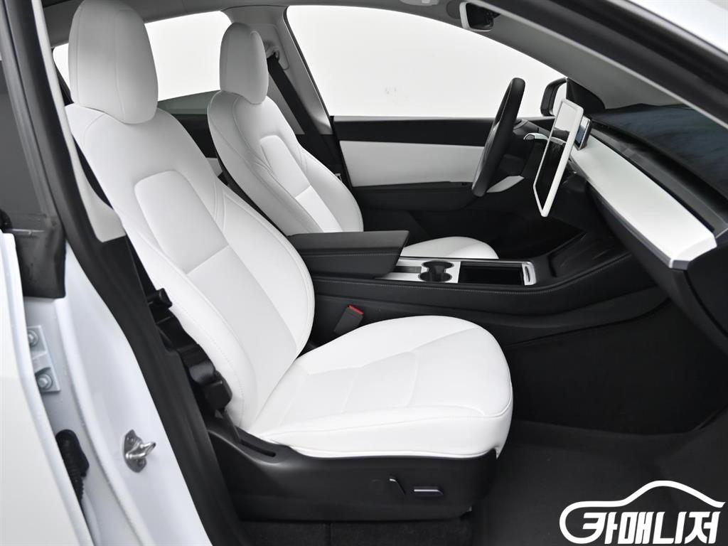 테슬라 모델 Y 롱 레인지 썸네일 10