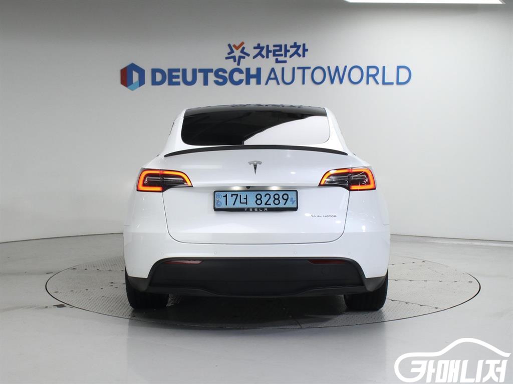 테슬라 모델 Y 롱 레인지 썸네일 3