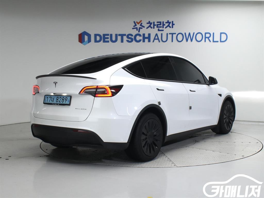 테슬라 모델 Y 롱 레인지 썸네일 4