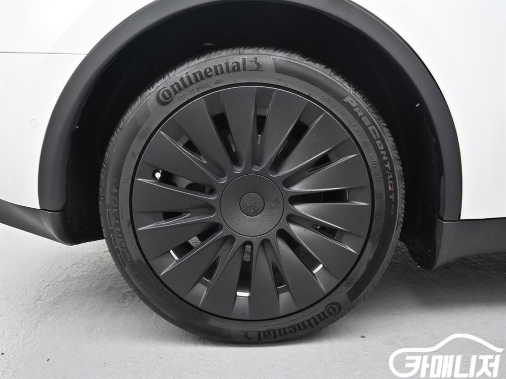 테슬라 모델 Y 롱 레인지 썸네일 5