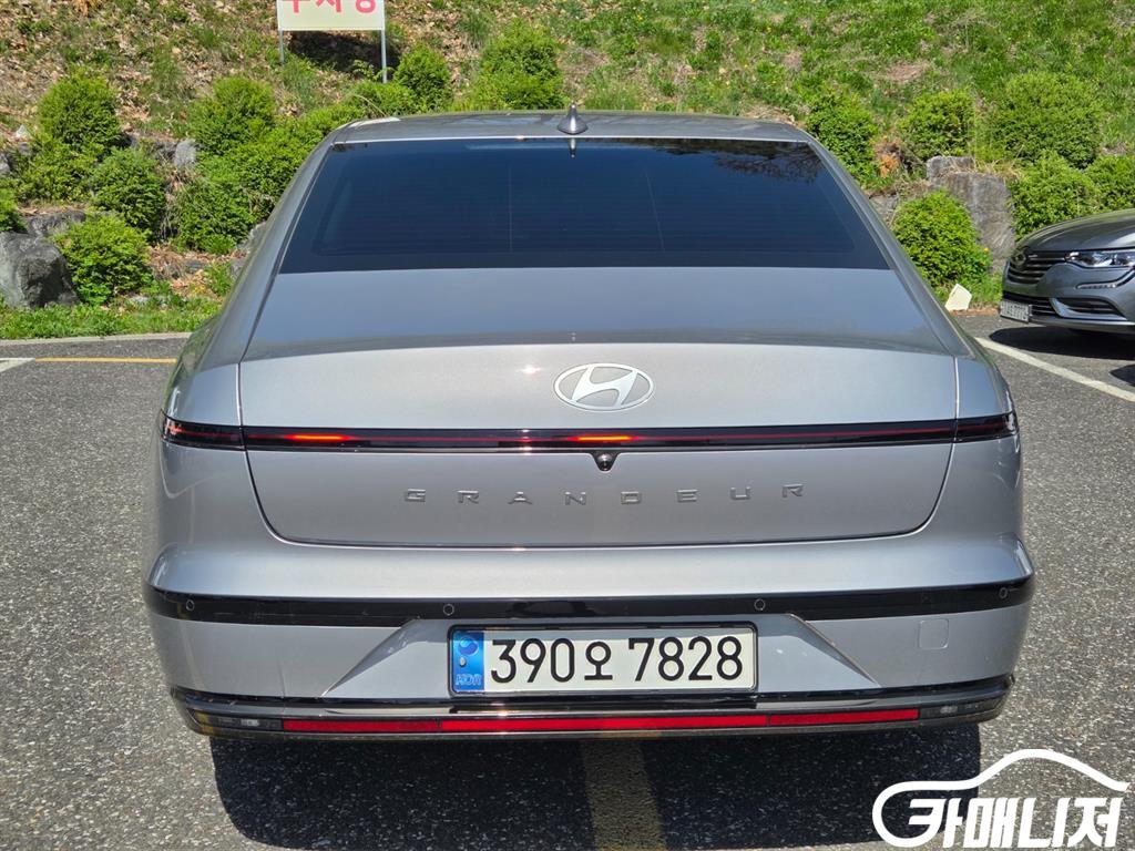 현대 그랜저 하이브리드 (GN7) 캘리그래피 썸네일 5