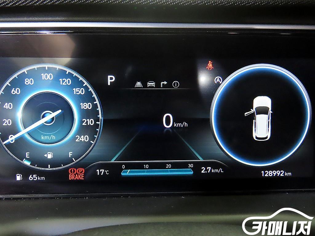 현대 투싼 (NX4) 디젤 2.0 2WD 인스퍼레이션 썸네일 9