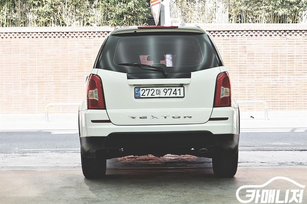 KG모빌리티(쌍용) 렉스턴W 2.2 4WD RX7 썸네일 4