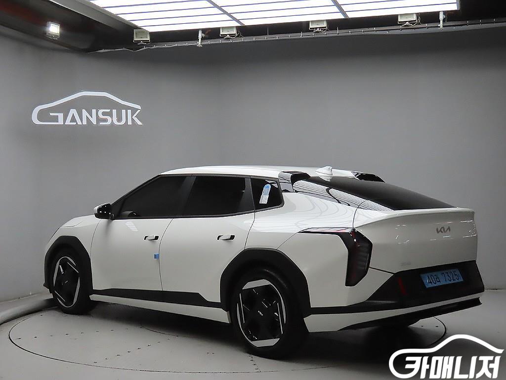 기아 EV4 스탠다드 썸네일 3