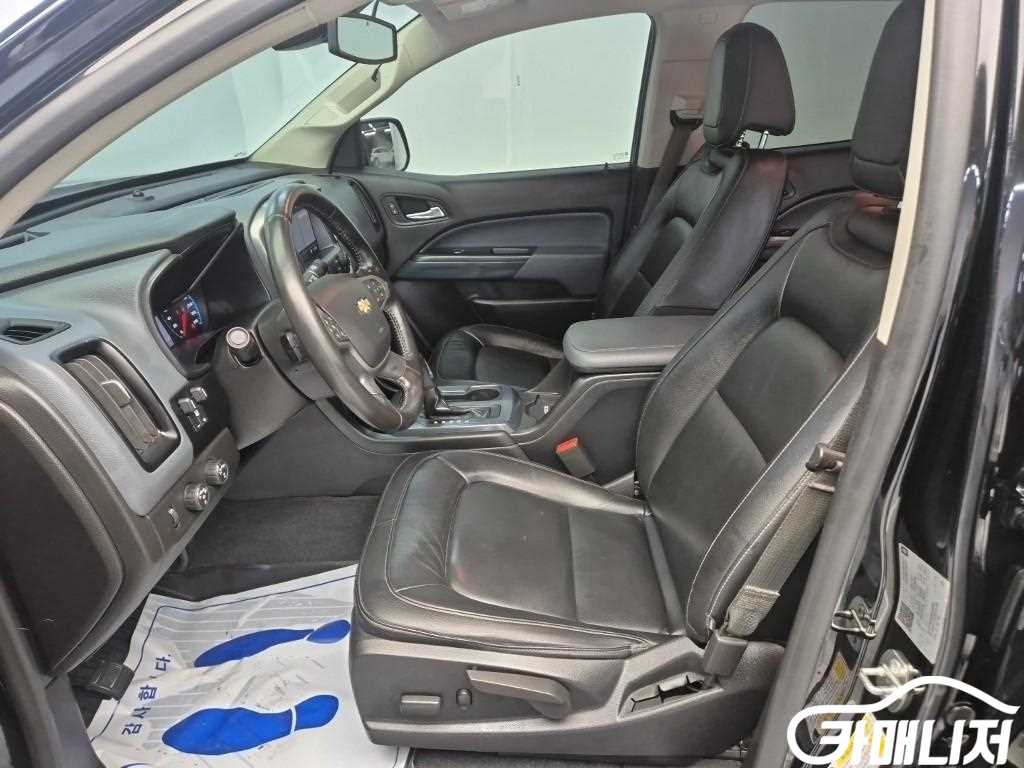 쉐보레 리얼 뉴 콜로라도 3.6 Z71-X 미드나잇 4WD 썸네일 11