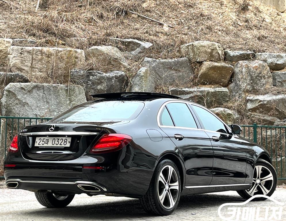 벤츠 E-클래스 W213 E300 아방가르드 썸네일 4