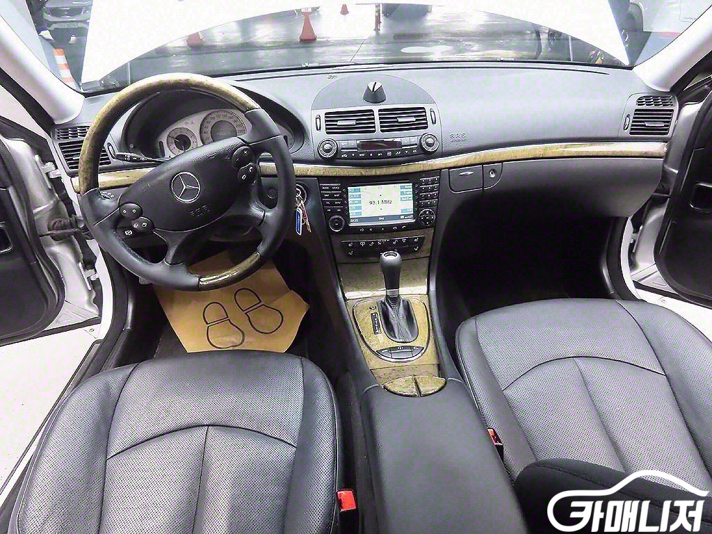 벤츠 E-클래스 E350 4MATIC 썸네일 11