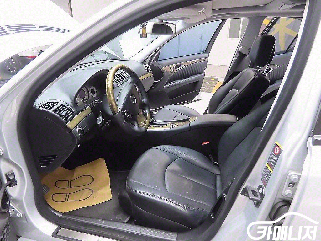 벤츠 E-클래스 E350 4MATIC 썸네일 12