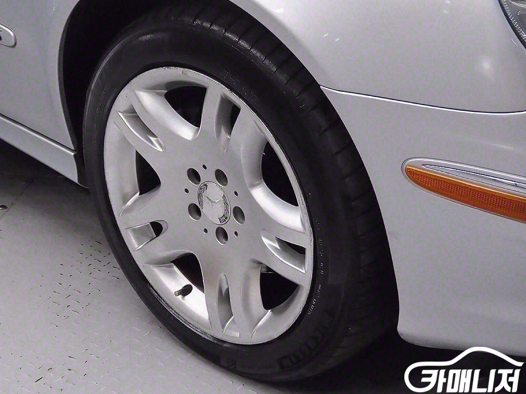 벤츠 E-클래스 E350 4MATIC 썸네일 5