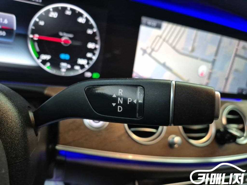 벤츠 E-클래스 W213 E300e 익스클루시브 썸네일 8