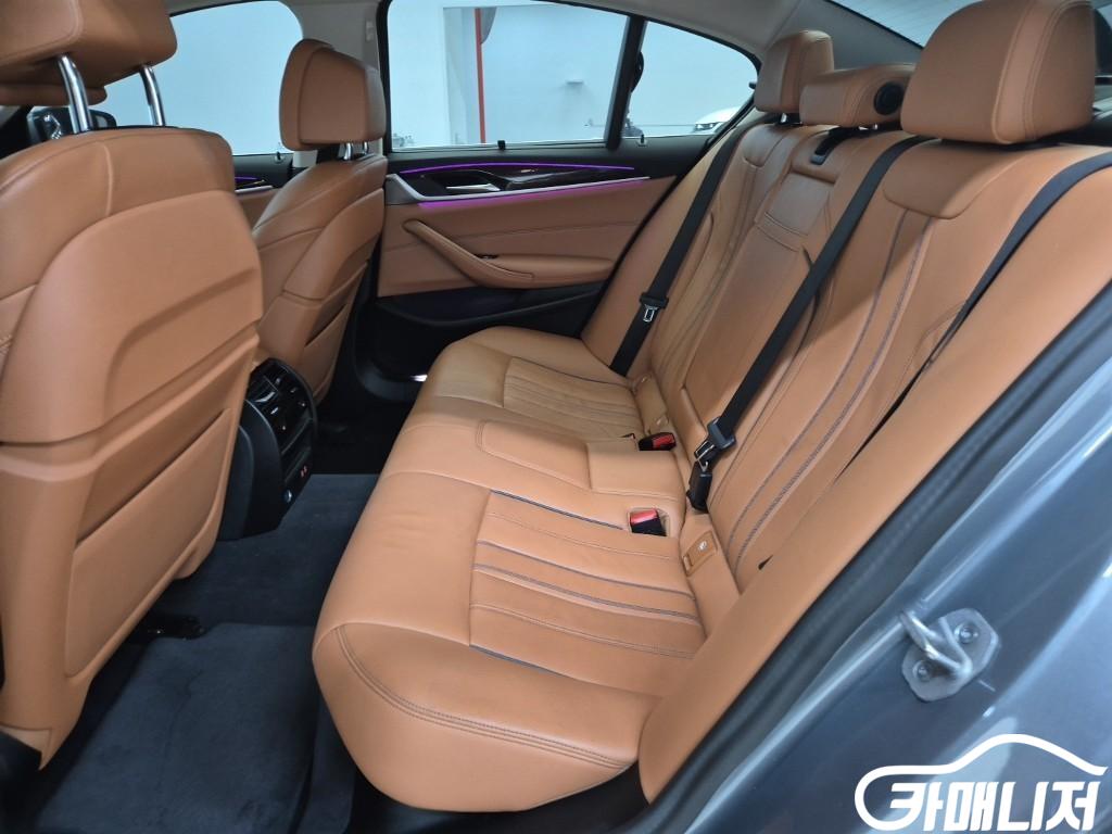 BMW 5시리즈 (G30) 520i 럭셔리 썸네일 12