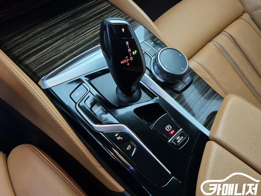 BMW 5시리즈 (G30) 520i 럭셔리 썸네일 8