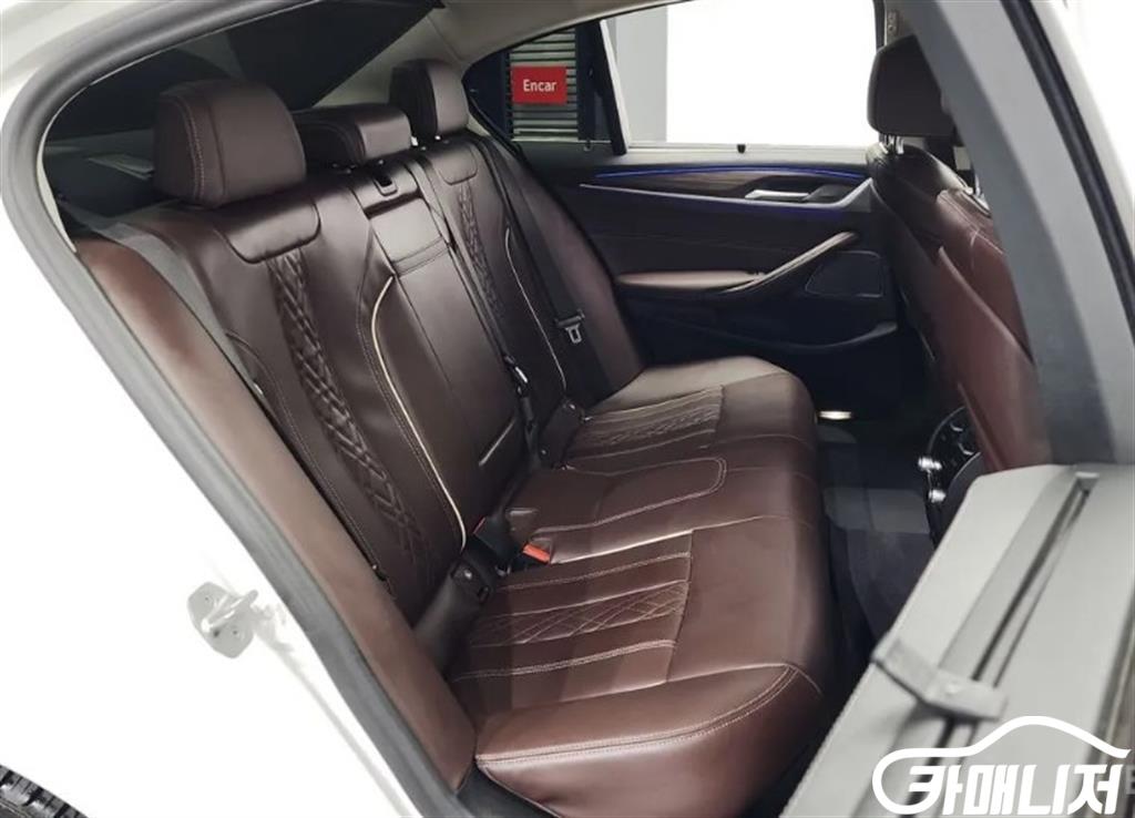 BMW 5시리즈 (G30) 530i 럭셔리 썸네일 12