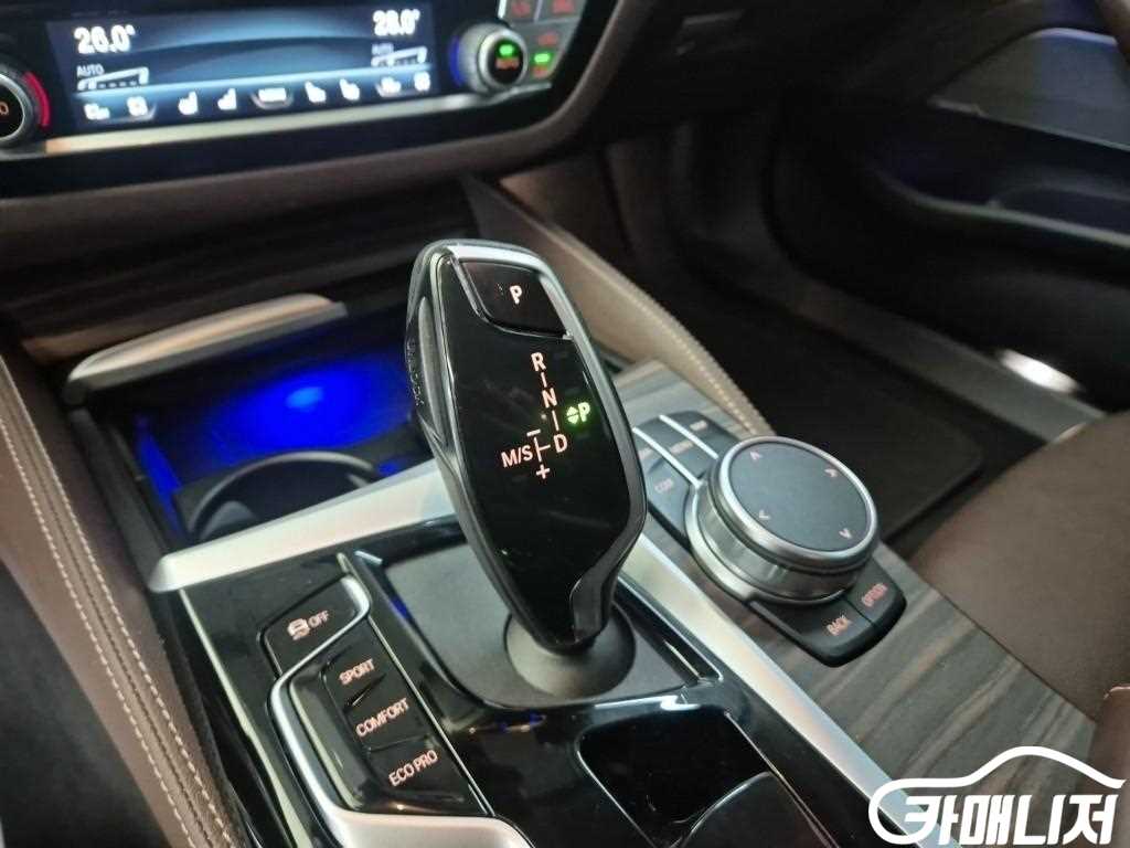 BMW 5시리즈 (G30) 530i 럭셔리 썸네일 8