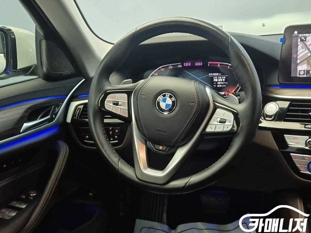 BMW 5시리즈 (G30) 530i 럭셔리 썸네일 9