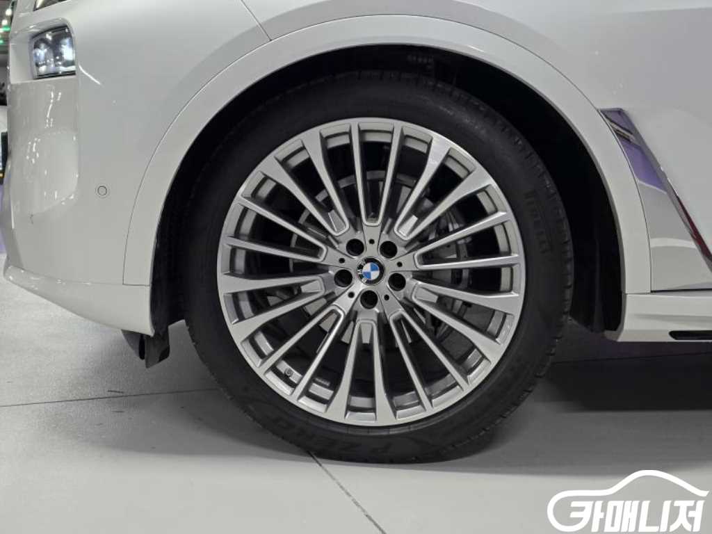 BMW X7 (G07) xDrive 40i 디자인 퓨어 엑셀런스 7인승 썸네일 6