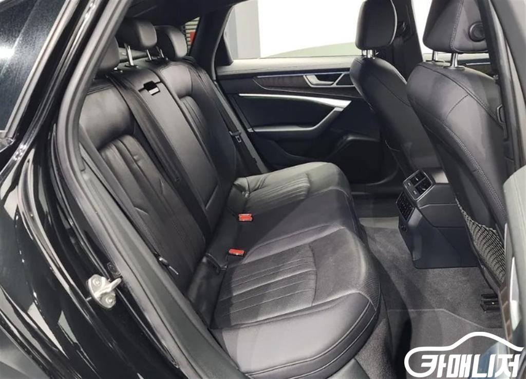 아우디 A6 (C8) 45 TFSI 콰트로 프리미엄 썸네일 7