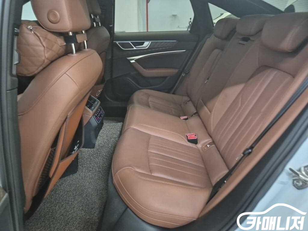 아우디 A6 (C8) 40 TDI 프리미엄 썸네일 12